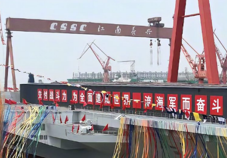 福建舰下水命名仪式中环链电动葫芦发挥了什么作用